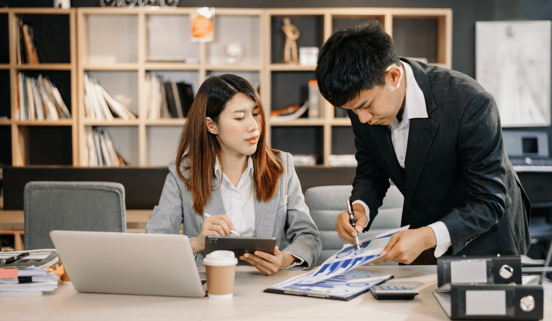 How to Sound Interesting at Work Without Using Cliché Corporate Buzzwords